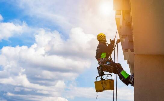 Prace wysokościowe a inspekcje techniczne: zaawansowane rozwiązania