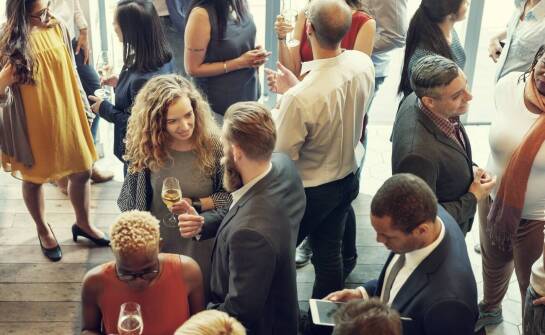 Jak sztuka i wino mogą wzbogacić integrację firmową?