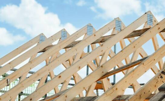 Wpływ precyzyjnego wykonania więźb dachowych na ich wytrzymałość