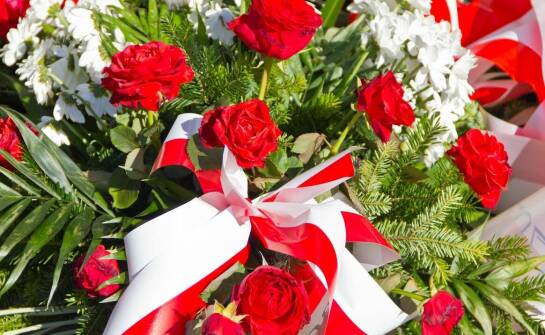Kwiaty pogrzebowe z dostawą – jak to działa?