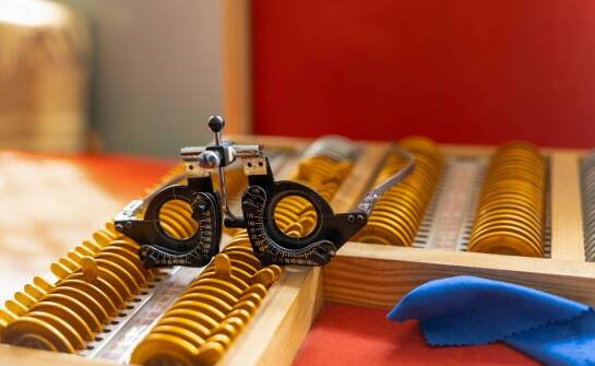 Jakie akcesoria do pielęgnacji okularów dziecięcych warto mieć?