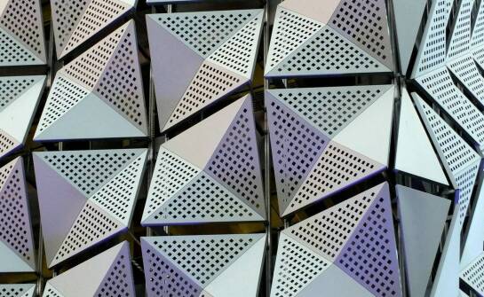 Innowacyjne rozwiązania z użyciem siatki cięto ciągnionej w architekturze