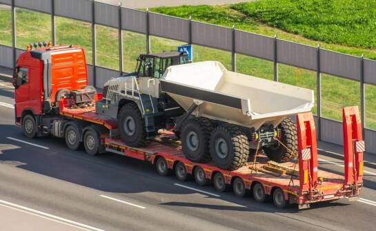 Jakie są najczęstsze zastosowania transportu ponadgabarytowego w przemyśle?