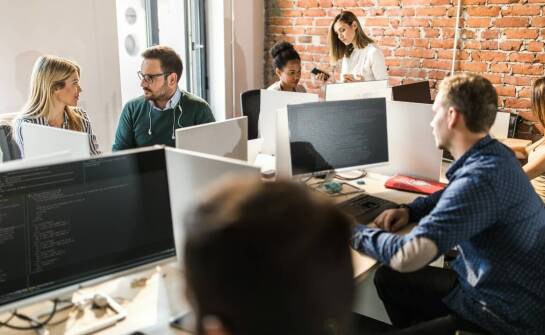 Co warto wiedzieć o usługach informatycznych dla małych firm?
