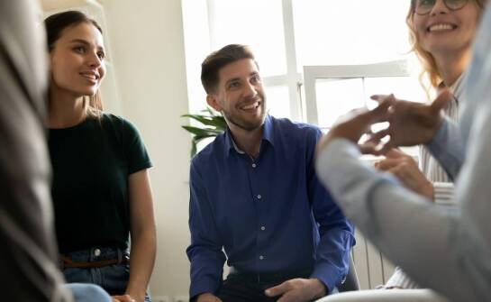 Jak kursy interpersonalne mogą pomóc w nawiązywaniu trwałych relacji?