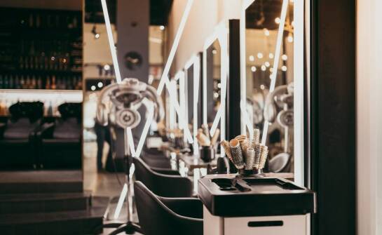 Rola nawilżacza powietrza w efektywnej aplikacji klejów do rzęs