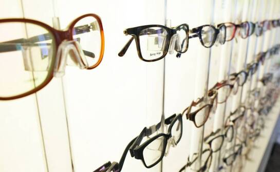 Jakie korzyści oferuje optyk w Rzeszowie dla osób poszukujących nowych oprawek?