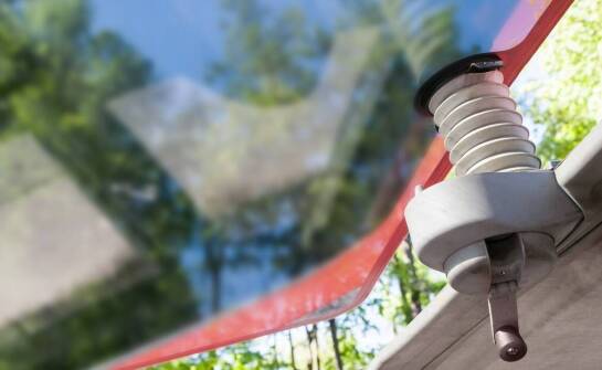 Jak plandeki samochodowe zwiększają ochronę pojazdów w trudnych warunkach atmosferycznych?