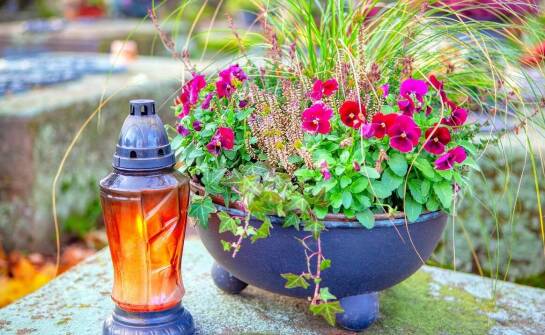 Dlaczego coraz więcej osób decyduje się na kremację jako formę pochówku?