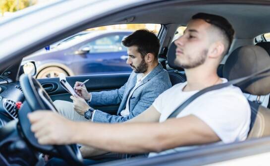 Wpływ doświadczenia instruktorów na efektywność nauki jazdy