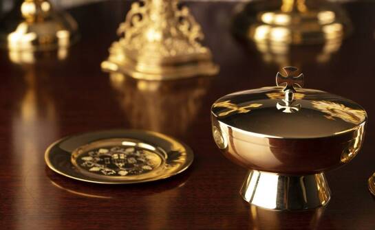 Elegance and Durability: Key Aspects When Choosing Liturgical Clothing