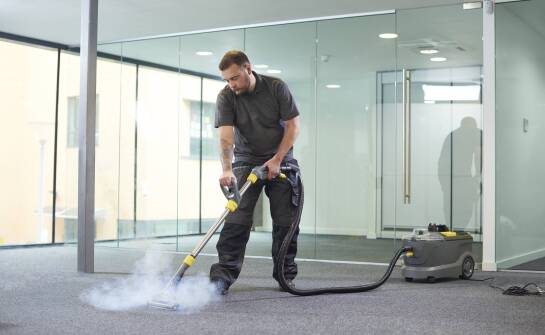 Jakie korzyści przynosi regularne pranie dywanów w biurach?