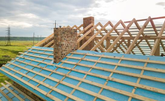 Wie unterstützen Sandwichplatten die Haltbarkeit der Dachkonstruktion?