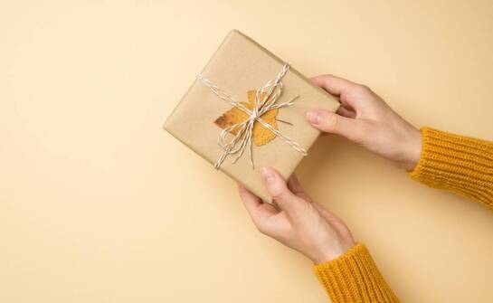 Wie wählt man ein personalisiertes Weihnachtsgeschenk für einen Mitarbeiter aus, das in Erinnerung bleibt?