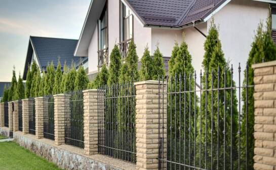 Metallzäune und ihre Rolle in der Ästhetik moderner Grundstücke