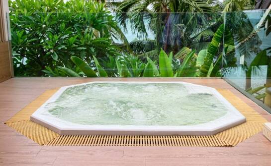 Sauna und Spa-Wanne – welche Materialien für die ideale Wellness-Oase wählen?