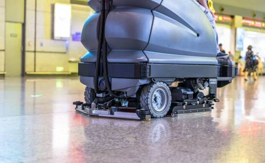 Jak wypożyczalnia maszyn czyszczących pomaga w okresach wzmożonego zapotrzebowania na sprzątanie?