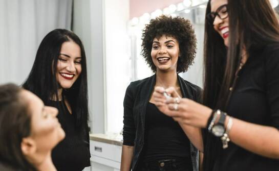 Znaczenie praktyki w szkoleniach dla stylistek paznokci