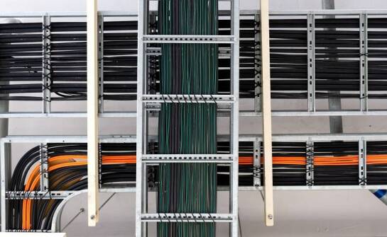 Jak właściwie zamontować drabiny kablowe, by zwiększyć ich trwałość?