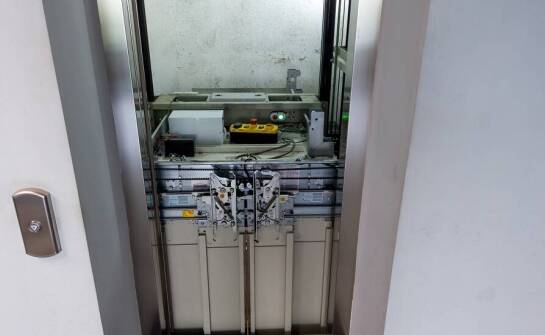 Jak serwis dźwigów osobowych może zminimalizować ryzyko awarii?