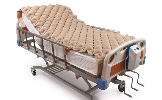 Rola materaca przeciwodleżynowego rurowego w opiece długoterminowej
