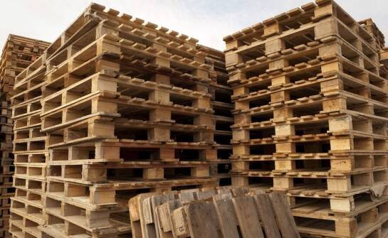 Gdzie najlepiej kupić i sprzedać używane palety drewniane?
