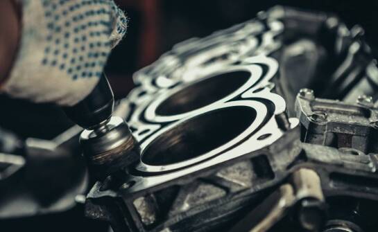 Jak prawidłowy montaż uszczelek gumowych płaskich wpływa na ich trwałość?