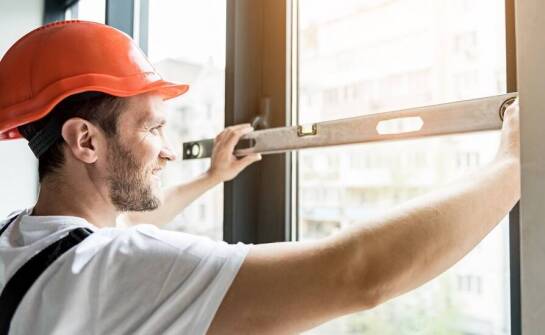 Zakładanie okien w obiektach użyteczności publicznej: wyzwania i rozwiązania