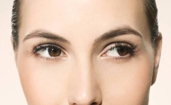 Czy botoks na lwią zmarszczkę jest dla każdego? Kluczowe wskazówki