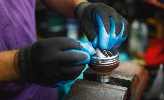 Jak przygotowanie powierzchni wpływa na efektywność malowania proszkowego?