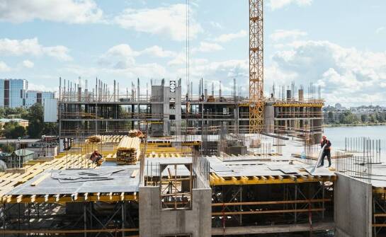 Rola zwyżek w montażu konstrukcji stalowych