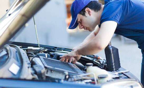 Jakie są objawy uszkodzonych prowadnic zaworów?