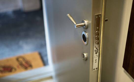 Bezpieczeństwo i estetyka klamek zewnętrznych – jak połączyć te aspekty?