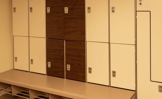 Der Einfluss der Ergonomie auf den Nutzungskomfort von Möbeln in Räume mit Umkleidekabinen