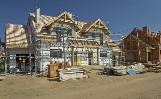 Trendy w wykończeniach wnętrz w nowo budowanych domach