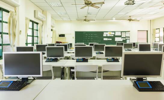 Jak komputery dla szkół mogą wspierać naukę matematyki przez symulacje