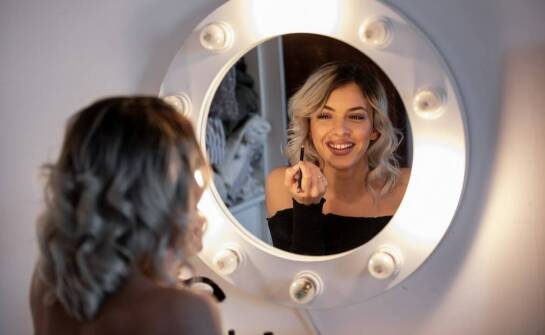 Merkmale, die ein Haartrockner mit Spiegel in Hotels haben sollte