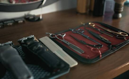 Jak małe szczotki do włosów mogą pomóc w pielęgnacji delikatnych fryzur?