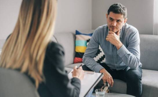 Jak konsultacje psychiatryczne wspierają zdolność do pracy?