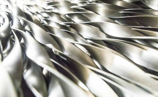 Jak stal NC11 może zwiększyć efektywność produkcji narzędzi tnących?