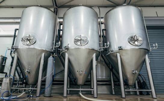 Wybór materiałów do produkcji zbiorników fermentacyjnych – na co zwrócić uwagę?