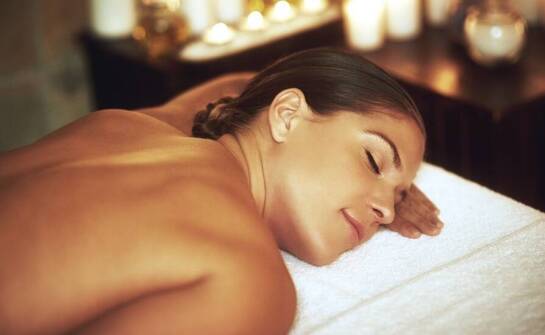 Wpływ masażu Nuru na pogłębianie więzi emocjonalnych w związku