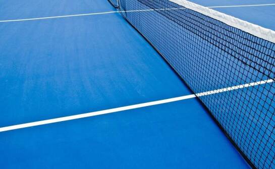 Nowoczesne obiekty sportowe w hotelach: Co oferują miłośnikom tenisa?