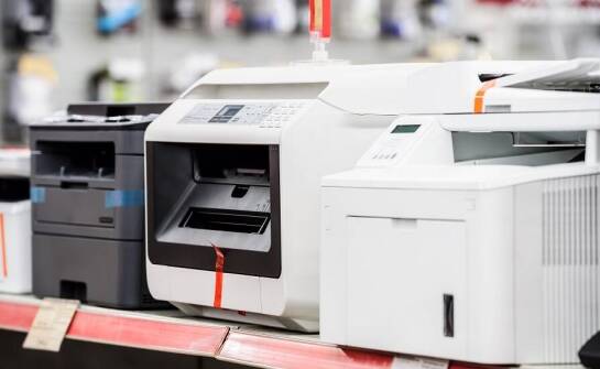 Zalety technologii laserowej w drukarkach kolorowych