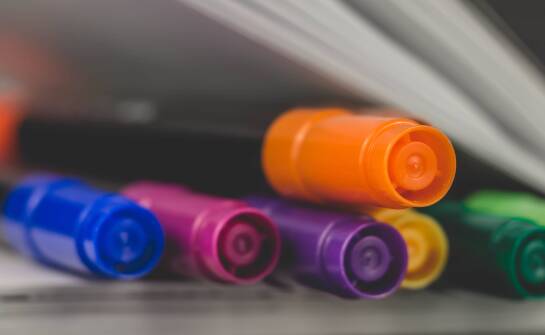 Dlaczego warto zainwestować w wysokiej jakości kolorowe markery permanentne?