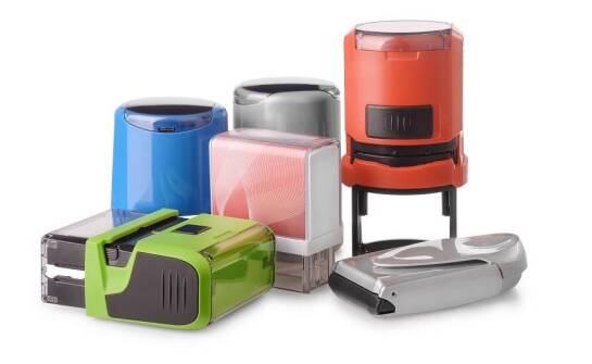 Dlaczego warto korzystać z oferty lokalnego dostawcy pieczątek?