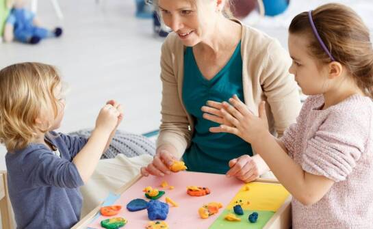 Jak neurologopeda wspiera rodziców dzieci z trudnościami komunikacyjnymi?