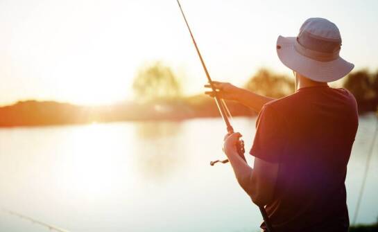 Ubrania dla wędkarzy i ich wpływ na ochronę przed promieniowaniem UV