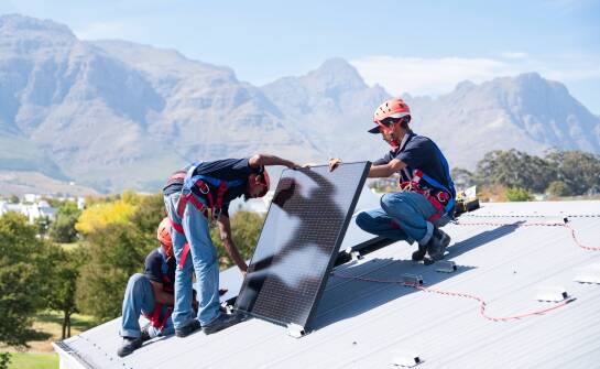 Dlaczego warto skorzystać z darmowych konsultacji oferowanych przez ekipę montażową fotowoltaika?