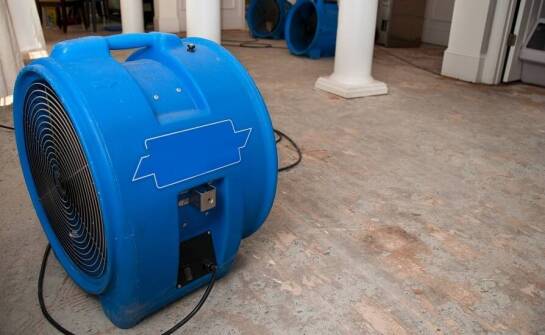 Osuszacze powietrza kondensacyjne a ich zastosowanie w nowoczesnych biurach